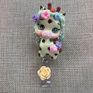 Giraffe badge reel with green pearls